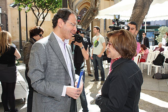 El Alcalde homenajea a Delibes en el XII Maratón de Lectura organizado por el Colegio Antonio de Nebrija con motivo del Día del Libro - 4, Foto 4