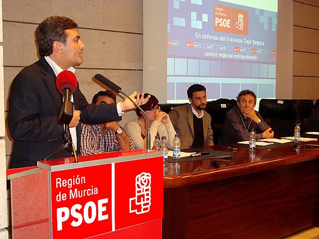 Unidad, reconocimiento al trabajo realizado por Pedro Saura y el Sindicato Central de Regantes así valoró López el Comité Regional celebrado anoche - 1, Foto 1