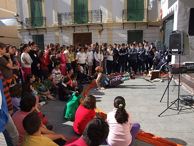 Blanca manifiesta su amor por el libro - 2, Foto 2