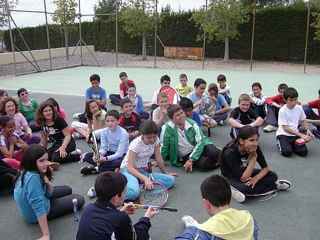 Los alumnos del Colegio Deitana visitan el Club de Tenis Totana, Foto 2