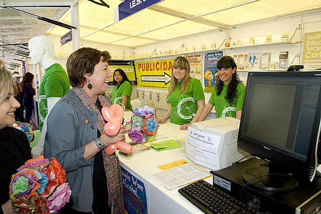 La alcaldesa inaugura la XI Feria de Asociaciones Juveniles - 4, Foto 4