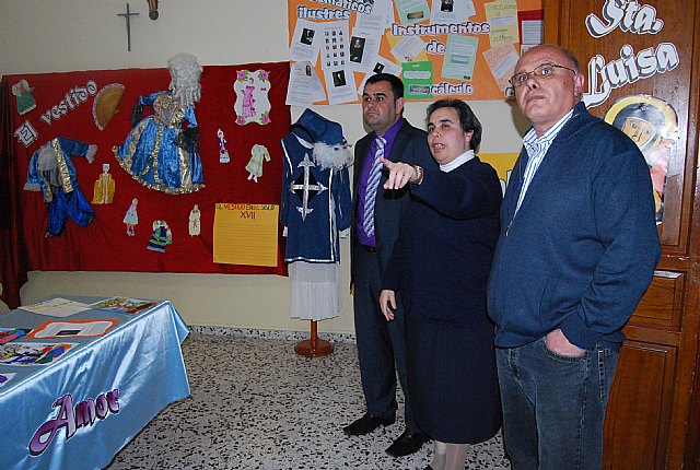El alcalde y la concejal de Educación inauguran la VIII Semana Cultural y Solidaria del colegio La Milagrosa - 4, Foto 4