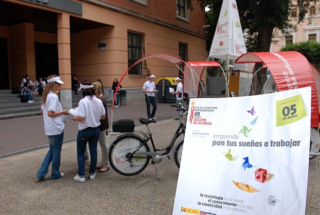 Empresa difunde el ‘Día de la Persona Emprendedora’ entre los estudiantes de la Región - 1, Foto 1