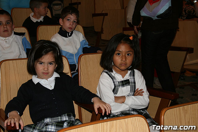 El alcalde y la concejal de Educacin inauguran la VIII Semana Cultural y Solidaria del colegio 