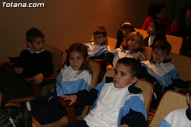 El alcalde y la concejal de Educacin inauguran la VIII Semana Cultural y Solidaria del colegio 