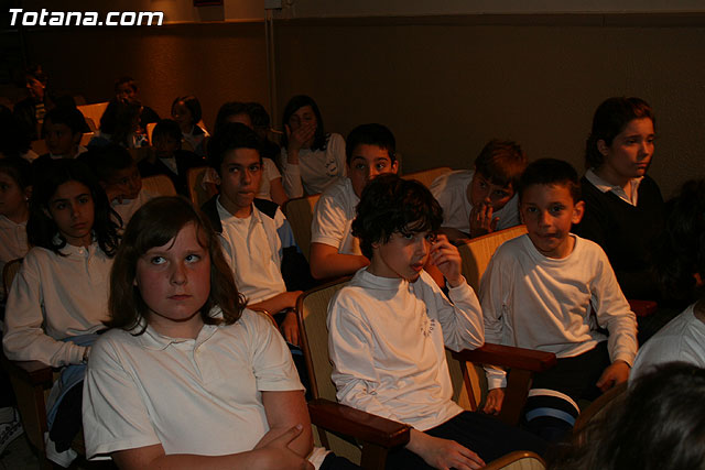 El alcalde y la concejal de Educacin inauguran la VIII Semana Cultural y Solidaria del colegio 