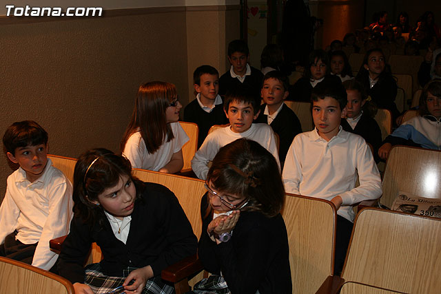 El alcalde y la concejal de Educacin inauguran la VIII Semana Cultural y Solidaria del colegio 
