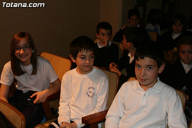 El alcalde y la concejal de Educacin inauguran la VIII Semana Cultural y Solidaria del colegio 