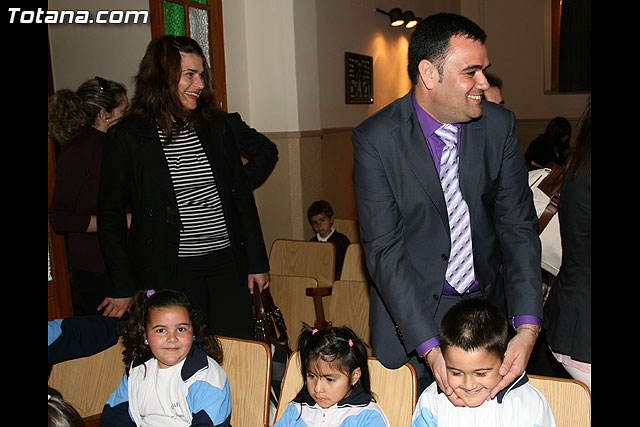 El alcalde y la concejal de Educacin inauguran la VIII Semana Cultural y Solidaria del colegio 