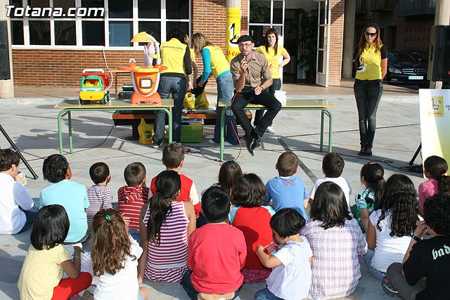 Councilwoman Women and Equal Opportunities is involved in children's activities on the occasion of World Book Day, Foto 1