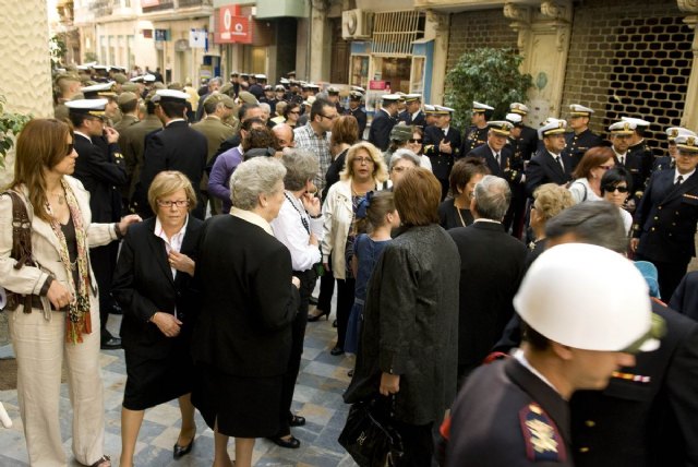 La alcaldesa y los portavoces municipales asisten a la misa en honor de los marinos fallecidos en Haití - 1, Foto 1
