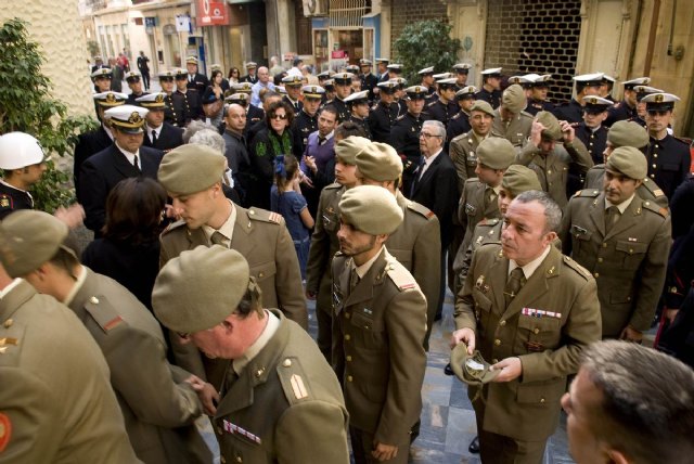 La alcaldesa y los portavoces municipales asisten a la misa en honor de los marinos fallecidos en Haití - 2, Foto 2