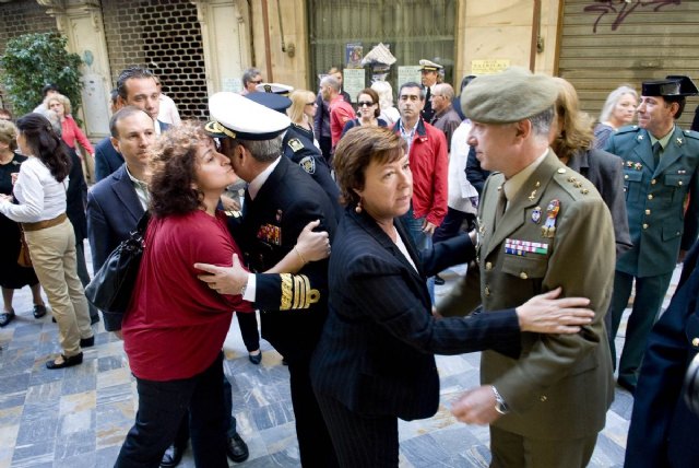 La alcaldesa y los portavoces municipales asisten a la misa en honor de los marinos fallecidos en Haití - 4, Foto 4