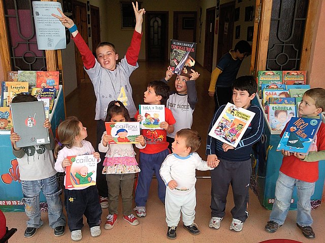 Maratón Literario en la Barriada Virgen del Oro - 1, Foto 1