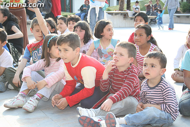 La concejal de Mujer e Igualdad de Oportunidades participa en las actividades infantiles con motivo del Da del Libro - 4