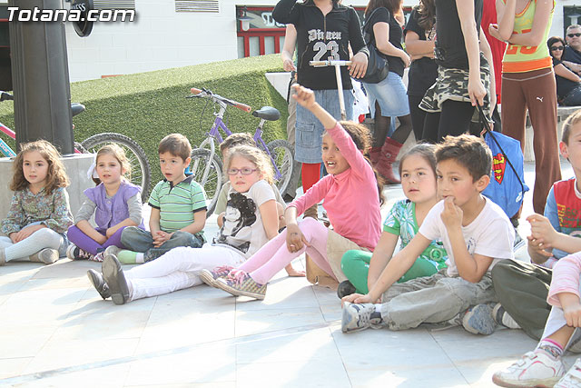 La concejal de Mujer e Igualdad de Oportunidades participa en las actividades infantiles con motivo del Da del Libro - 5