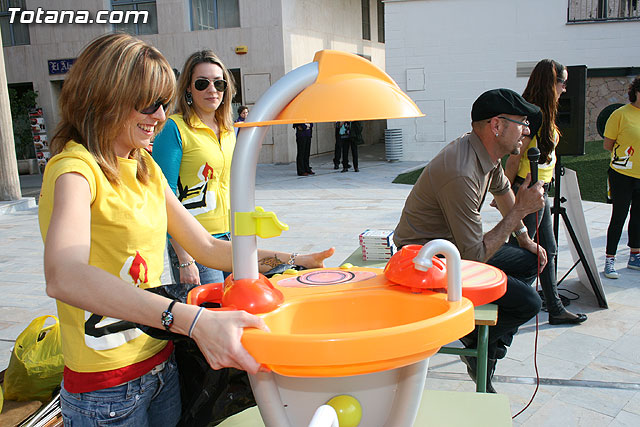 La concejal de Mujer e Igualdad de Oportunidades participa en las actividades infantiles con motivo del Da del Libro - 7