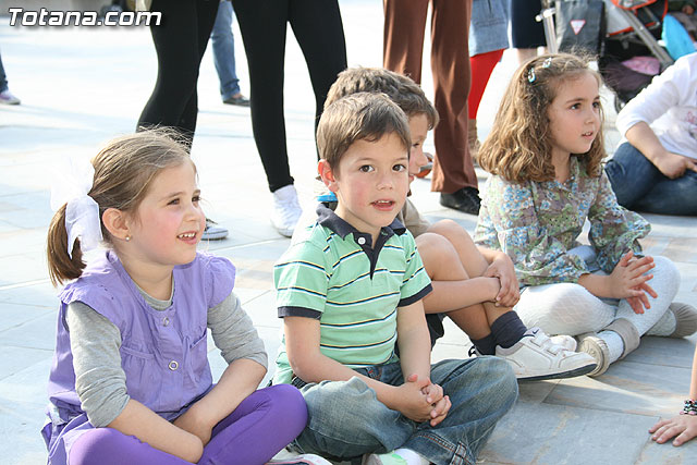 La concejal de Mujer e Igualdad de Oportunidades participa en las actividades infantiles con motivo del Da del Libro - 8