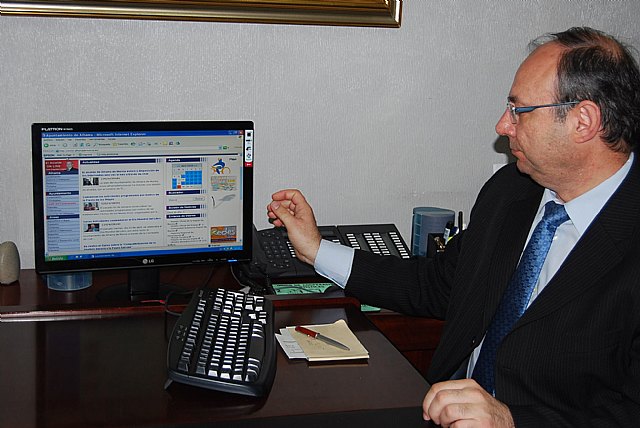 El alcalde de Alhama de Murcia acorta distancias con la ciudadana a travs de la web municipal, Foto 1