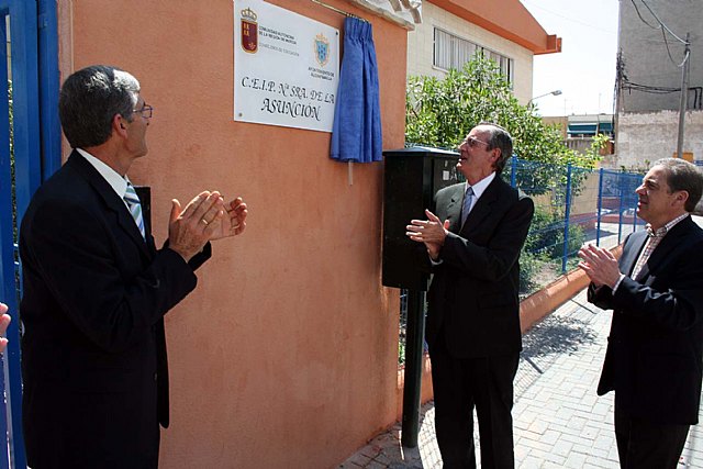 Inaugurada en el C.E.I.P. Ntra. Sra. de la Asunción de Alcantarilla la exposición de trabajos de los alumnos con motivo del Día del Libro - 1, Foto 1