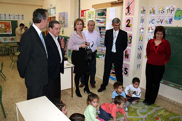 Inaugurada en el C.E.I.P. Ntra. Sra. de la Asunción de Alcantarilla la exposición de trabajos de los alumnos con motivo del Día del Libro - 4, Foto 4