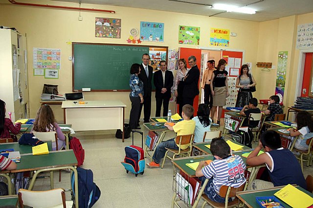Inaugurada en el C.E.I.P. Ntra. Sra. de la Asunción de Alcantarilla la exposición de trabajos de los alumnos con motivo del Día del Libro - 5, Foto 5