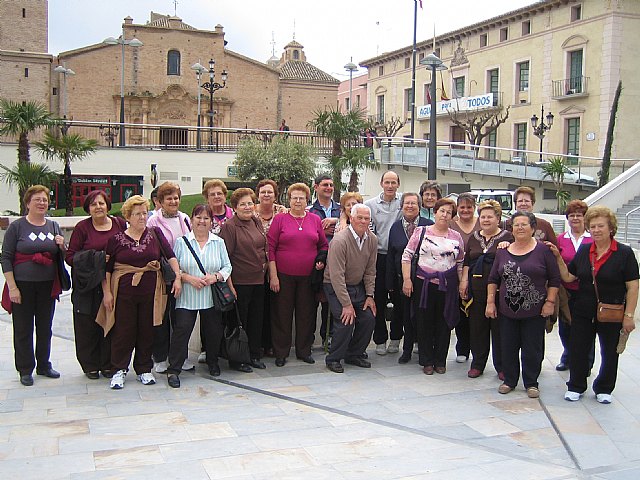 Continue the activities of the "I sociocultural half of older people" with the healthy walk around the area of the orchards, Foto 1