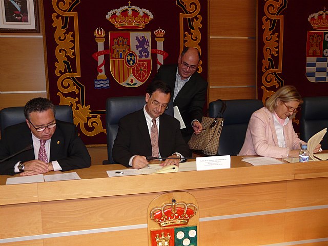 AFESMO y la Consejería de Política Social, Mujer e Inmigración firman un convenio - 2, Foto 2