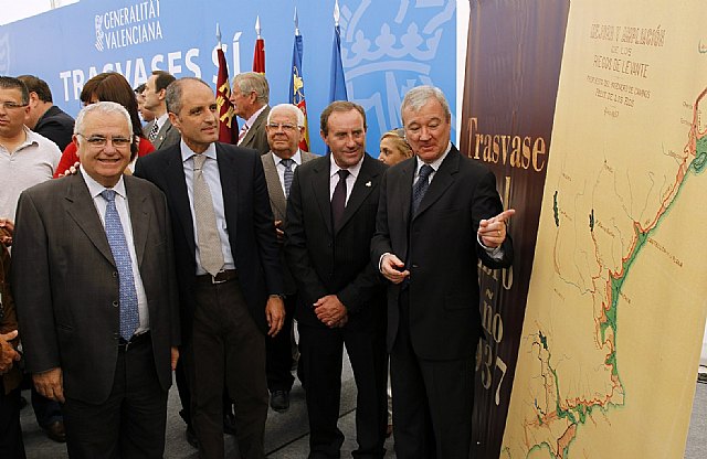 Valcárcel exige a Zapatero que asuma sus competencias en materia de agua y deje de enfrentar a las comunidades - 1, Foto 1