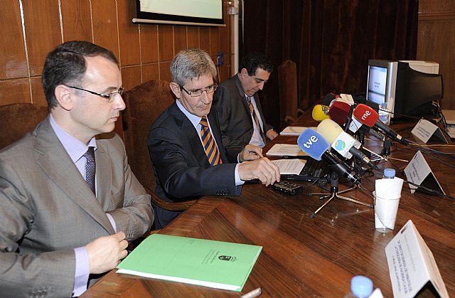 Los contribuyentes de la Región pagarán un cuarto de punto menos que el resto de los españoles en la Campaña Renta 2009 - 1, Foto 1