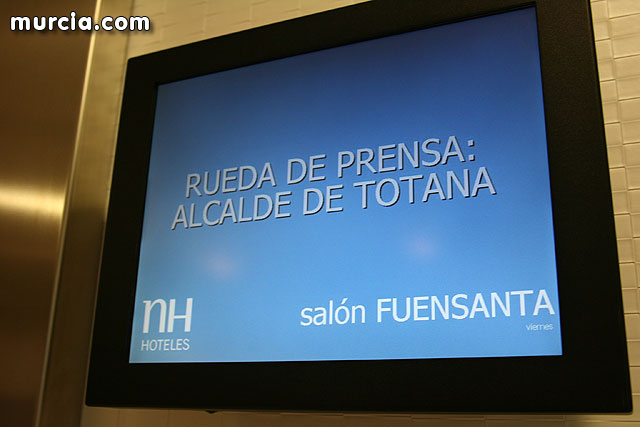 Rueda de prensa del alcalde de Totana y su abogada - 2