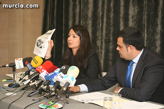 Rueda de prensa del alcalde de Totana y su abogada - 24
