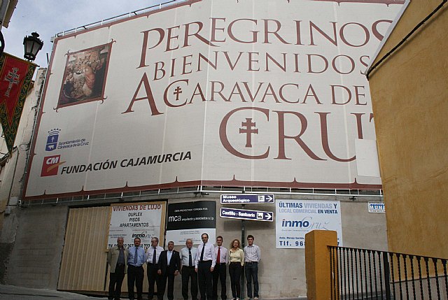 Instalada la gran lona de bienvenida a los peregrinos del Año Santo 2010 - 1, Foto 1