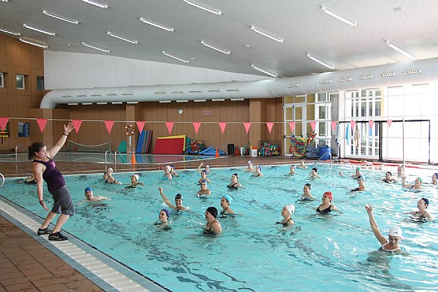 La piscina del Complejo Europa se ha convertido esta mañana en el escenario de una jornada de aquagym - 1, Foto 1