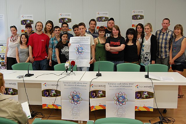 Jóvenes de seis países europeos realizan en Lorca un seminario para afrontar los problemas y mecanismos en la vida virtual en Internet - 1, Foto 1