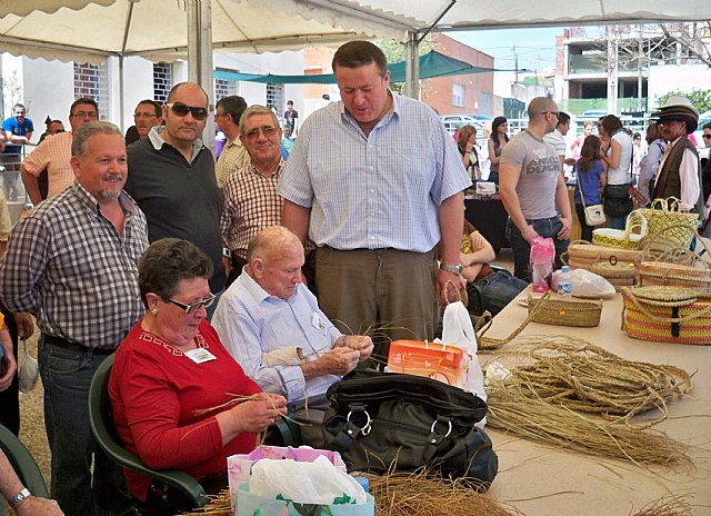 Gran afluencia  de visitantes al VIII Mercado Tradicional y Muestra de Artesanía de Roche - 1, Foto 1