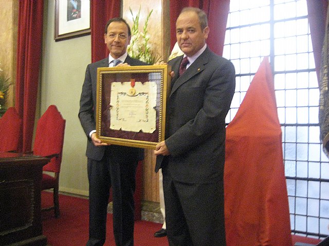 El Ayuntamiento entrega la Medalla de Oro de la Ciudad a la Real y Muy Ilustre Cofradía del Santo Sepulcro - 3, Foto 3
