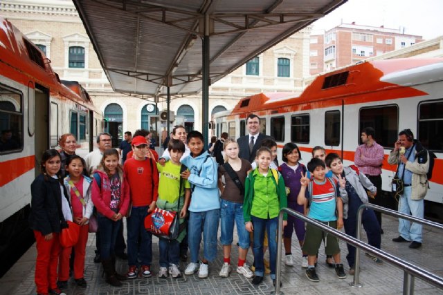 Los alumnos del colegio Narciso Yepes de Murcia aprenden y disfrutan de una clase en tren - 1, Foto 1