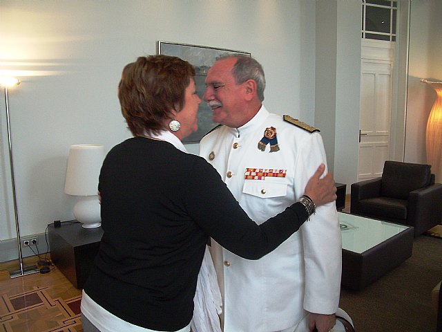 El vicealmirante jefe del arsenal se despide de la alcaldesa - 1, Foto 1
