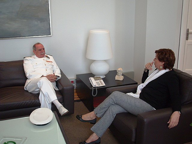 El vicealmirante jefe del arsenal se despide de la alcaldesa - 2, Foto 2
