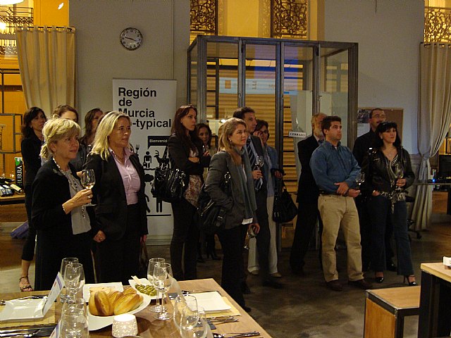 La Oficina de Congresos presenta en Valencia la oferta de Murcia para acoger reuniones y convenciones - 2, Foto 2