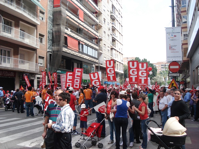 Militantes de IU Totana, junto a representantes de trabajadores, asistieron a la manifestacin del 1º de Mayo en Murcia - 1