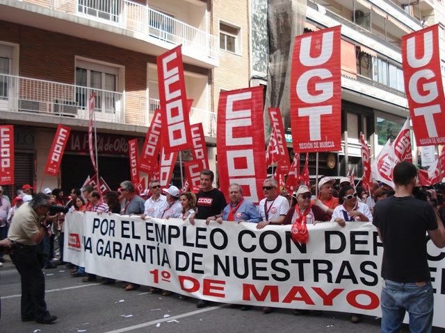 Militantes de IU Totana, junto a representantes de trabajadores, asistieron a la manifestacin del 1º de Mayo en Murcia - 3