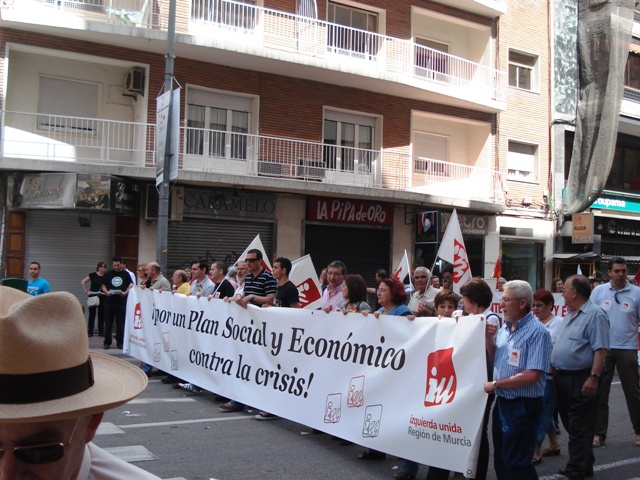 Militantes de IU Totana, junto a representantes de trabajadores, asistieron a la manifestacin del 1º de Mayo en Murcia - 4