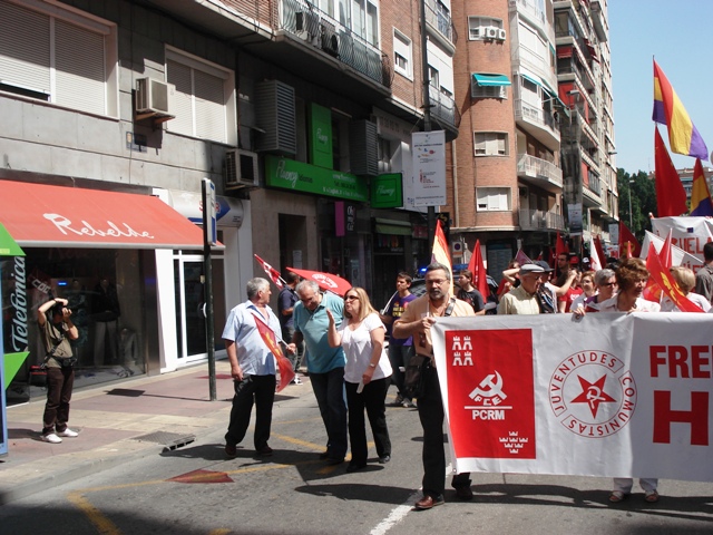 Militantes de IU Totana, junto a representantes de trabajadores, asistieron a la manifestacin del 1º de Mayo en Murcia - 5