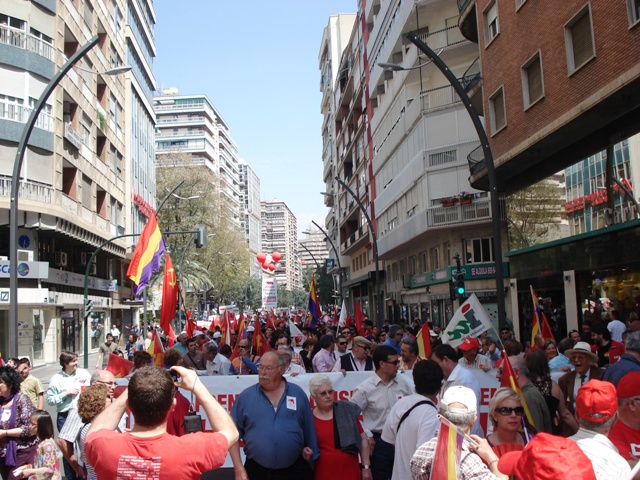 Militantes de IU Totana, junto a representantes de trabajadores, asistieron a la manifestacin del 1º de Mayo en Murcia - 7
