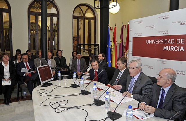 La isla de Ibiza, Torrevieja, Puerto Lumbreras y Torre Pacheco, nuevas sedes de los cursos de verano - 1, Foto 1