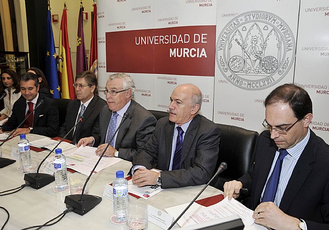 La isla de Ibiza, Torrevieja, Puerto Lumbreras y Torre Pacheco, nuevas sedes de los cursos de verano - 2, Foto 2