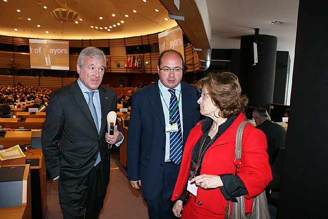 Puerto Lumbreras reafirma su compromiso con el medio ambiente en la Ceremonia Oficial del Pacto de los Alcaldes en Bruselas - 2, Foto 2