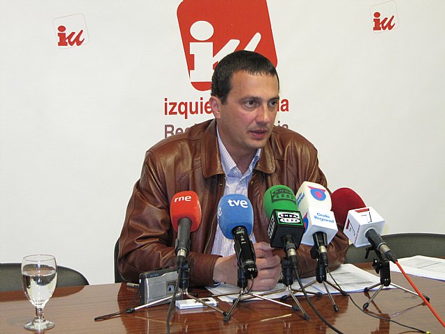 IU pide al Gobierno regional que refuerce los servicios sociales ante el aumento de la pobreza - 1, Foto 1